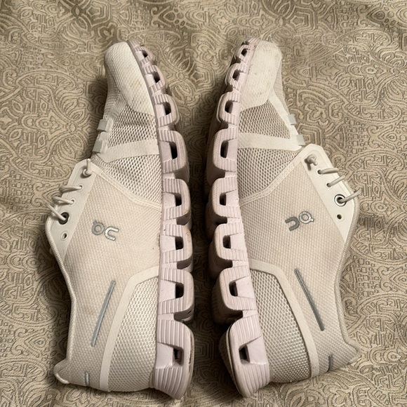 On Cloud 5 Shoes - Picture 6 of 8